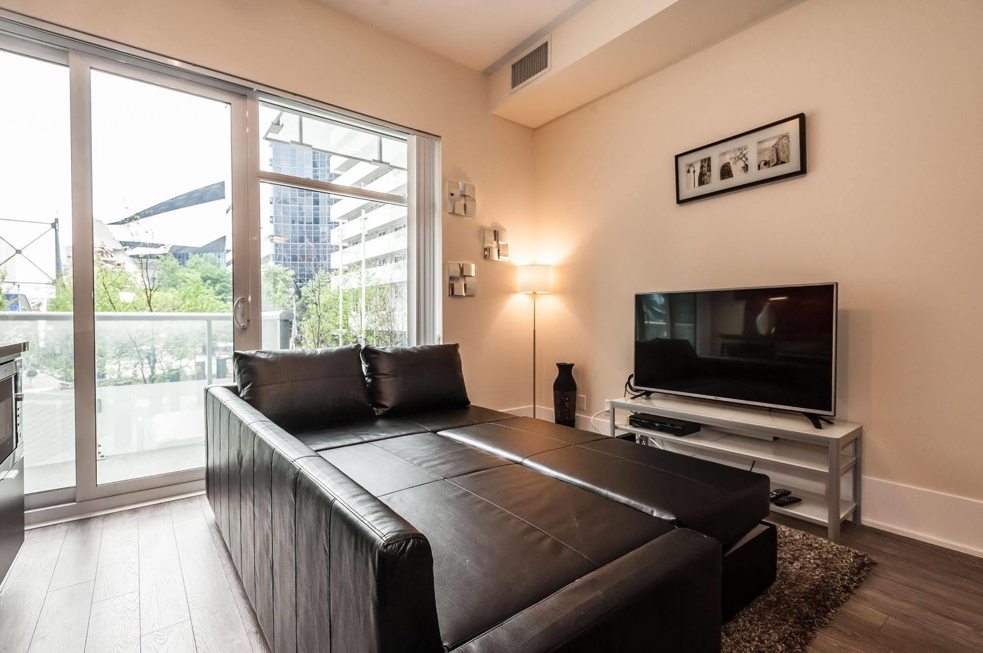 Life Suites Loft - Cn Tower Торонто Экстерьер фото