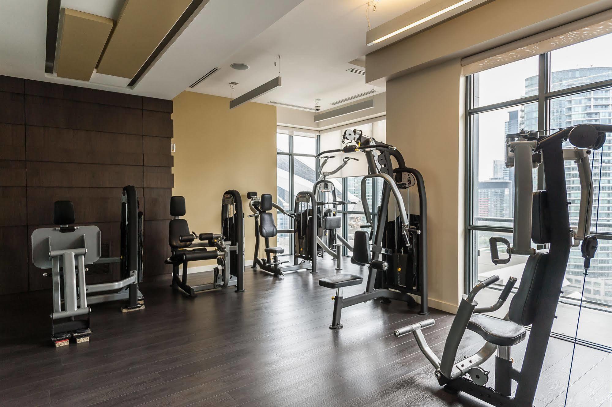 Life Suites Loft - Cn Tower Торонто Экстерьер фото